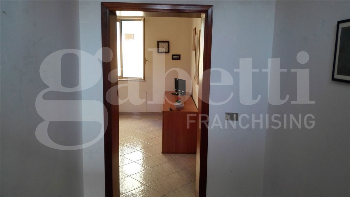 Trilocale ristrutturato a Napoli