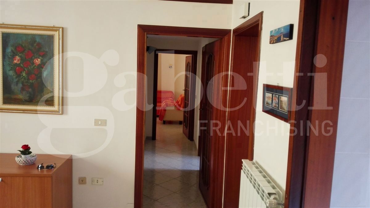 Trilocale ristrutturato a Napoli