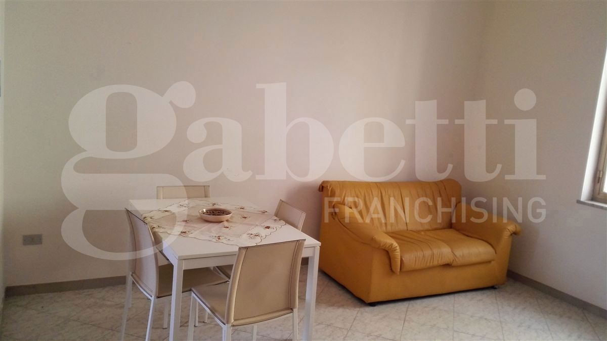 Trilocale ristrutturato a Napoli