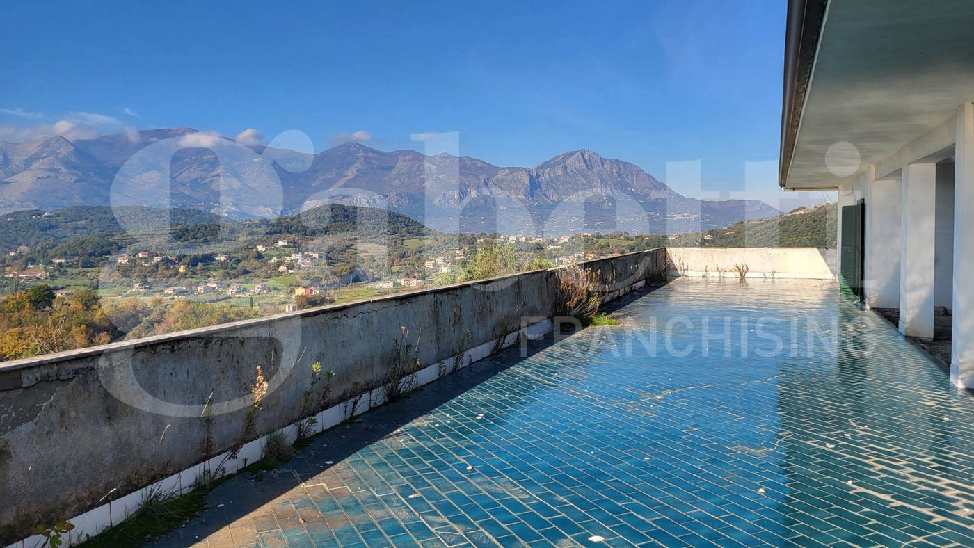 Stabile/Palazzo in vendita a Santi Cosma e Damiano