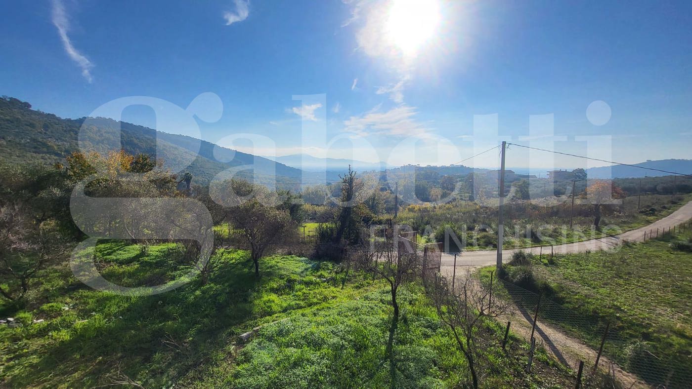 Stabile/Palazzo in vendita a Santi Cosma e Damiano