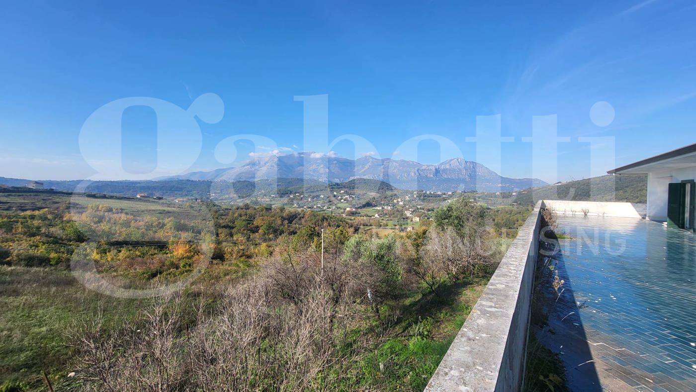 Stabile/Palazzo in vendita a Santi Cosma e Damiano