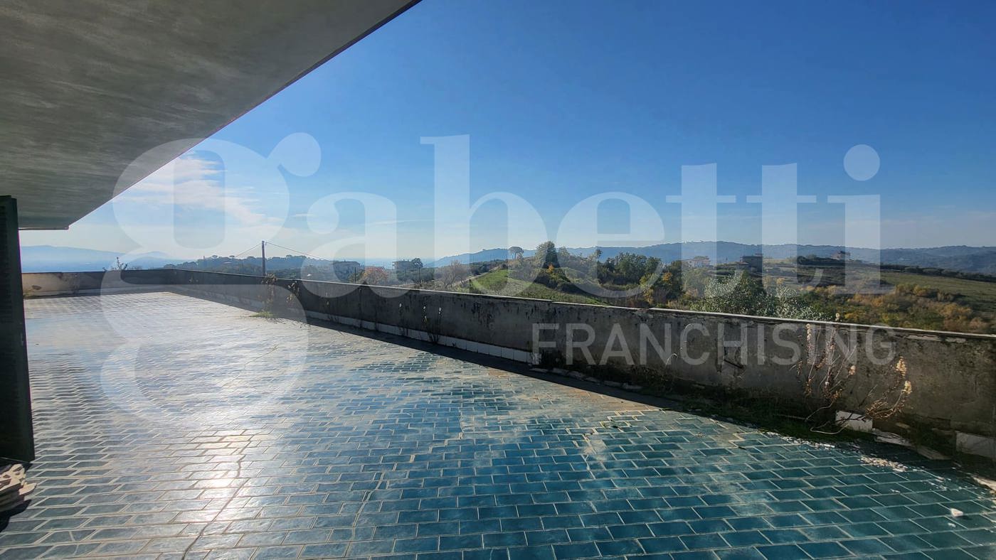 Stabile/Palazzo in vendita a Santi Cosma e Damiano