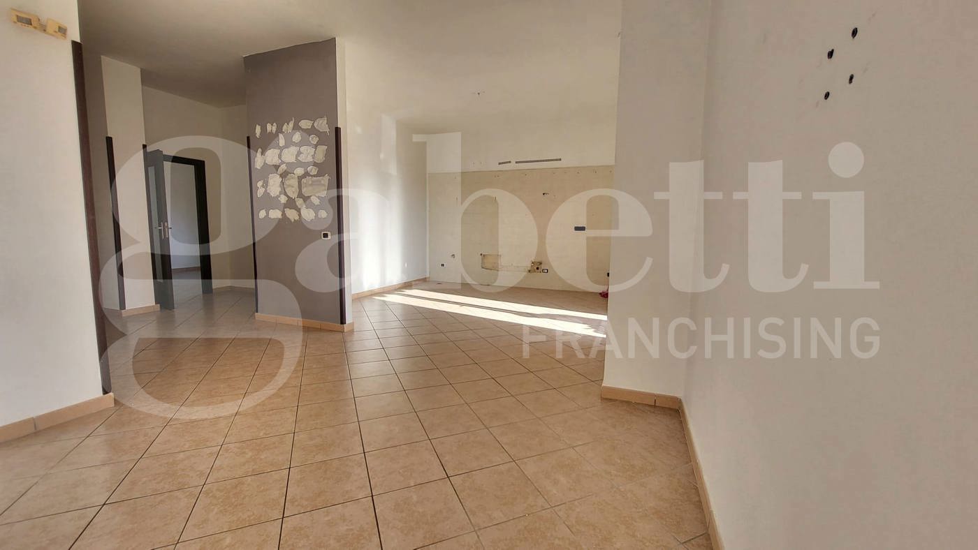 Trilocale con box a Pozzuoli