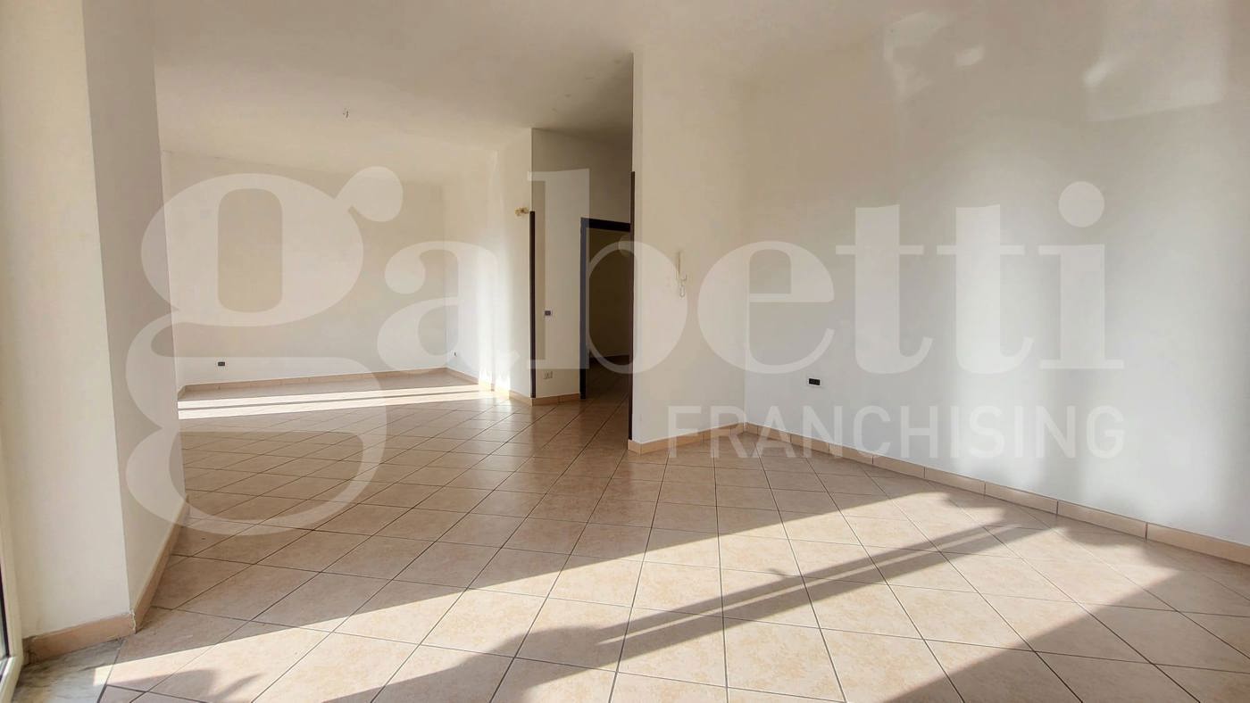 Trilocale con box a Pozzuoli