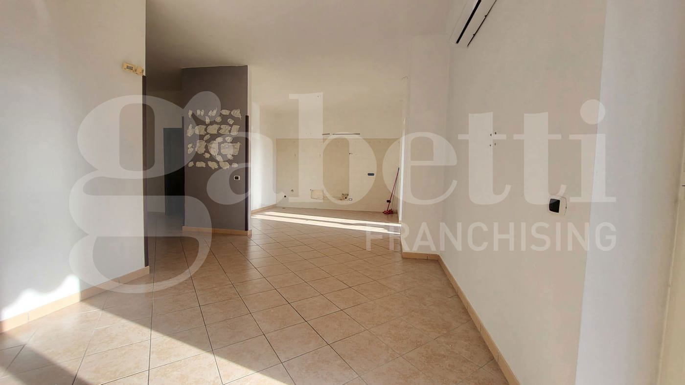 Trilocale con box a Pozzuoli