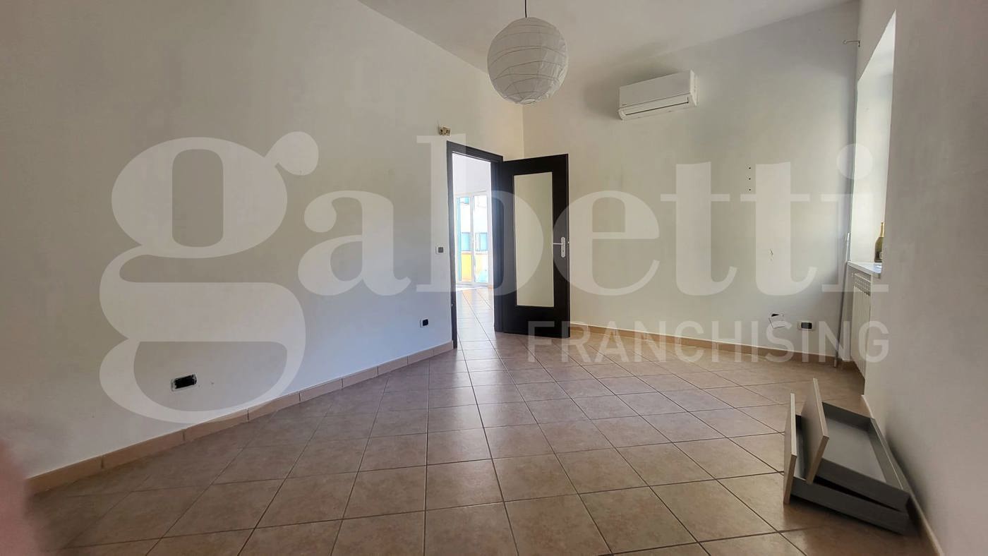 Trilocale con box a Pozzuoli