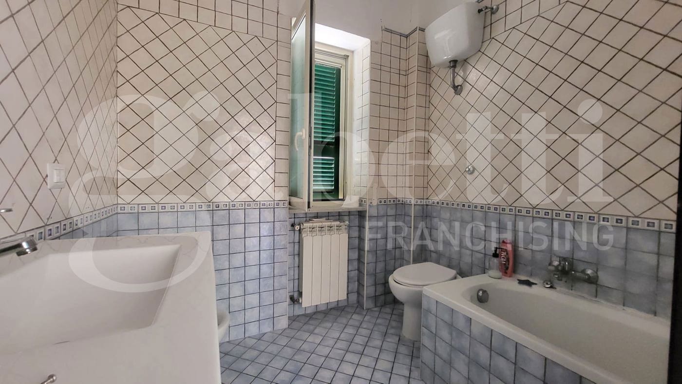 Trilocale con box a Pozzuoli