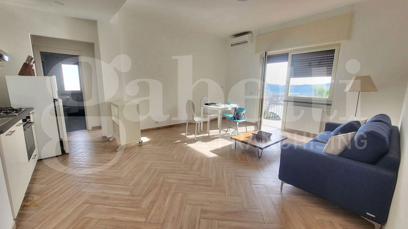 Trilocale arredato in affitto a Pozzuoli