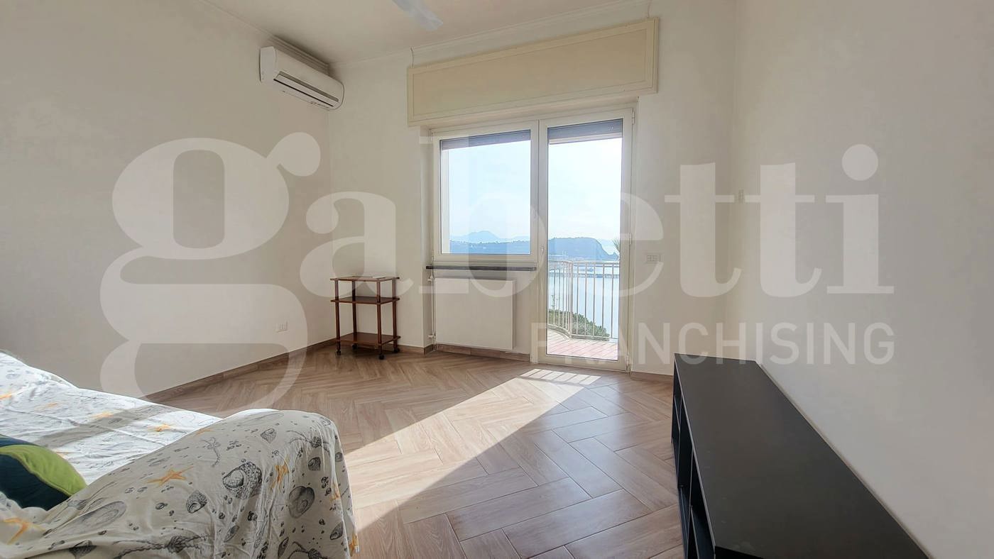 Trilocale arredato in affitto a Pozzuoli