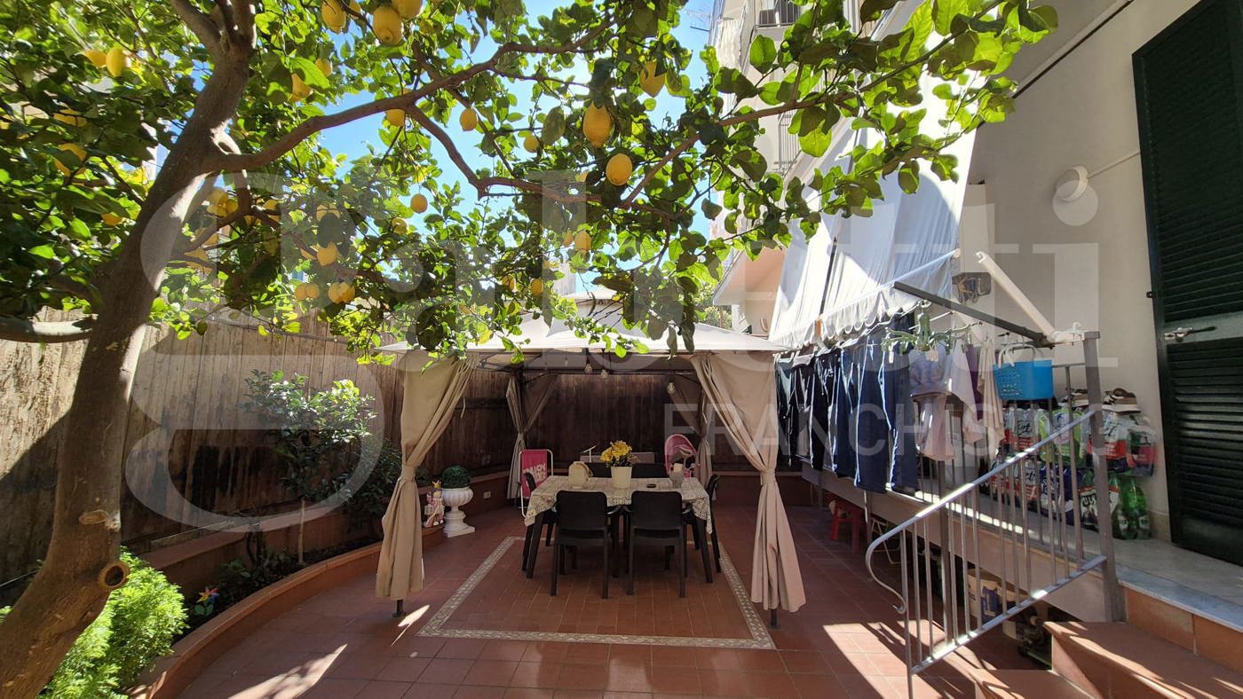 Quadrilocale ristrutturato a Napoli