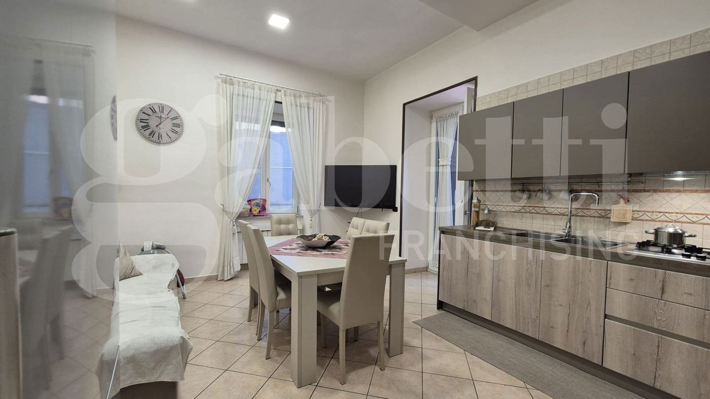 Quadrilocale ristrutturato a Napoli