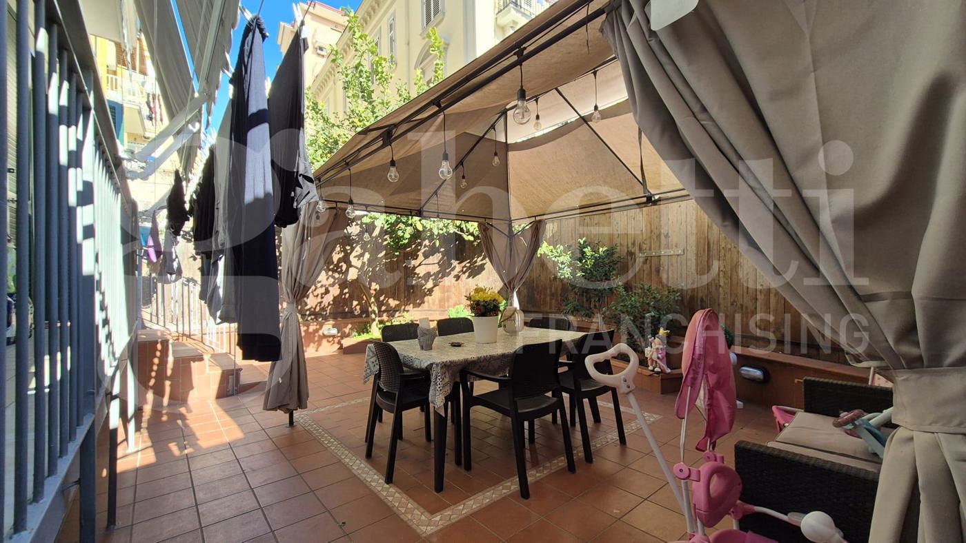 Quadrilocale ristrutturato a Napoli