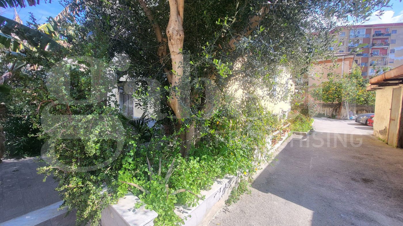 Trilocale arredato in affitto a Napoli