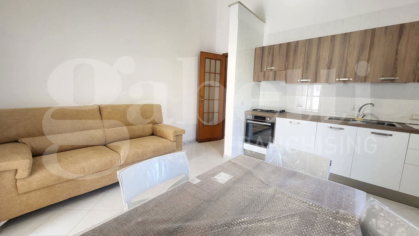 Trilocale arredato in affitto a Napoli