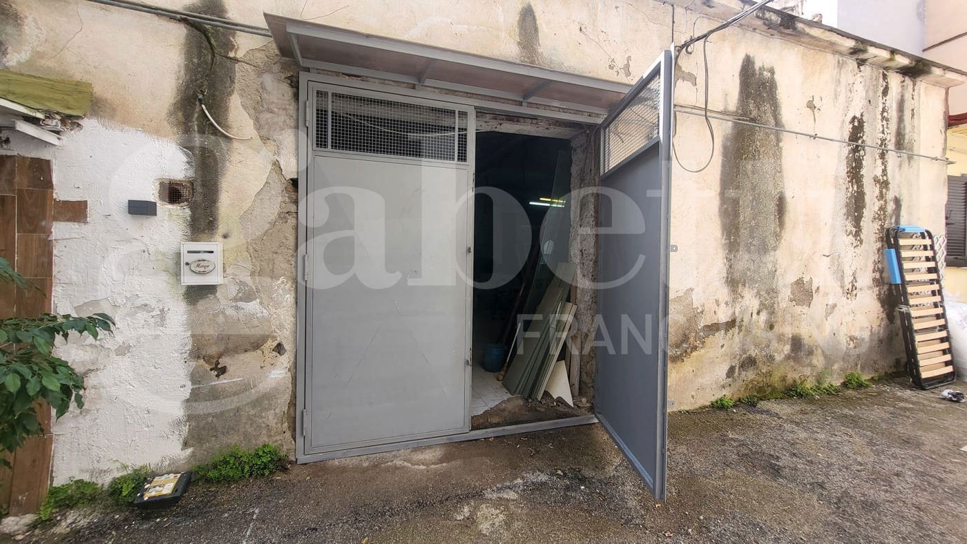 Magazzino in vendita a Napoli