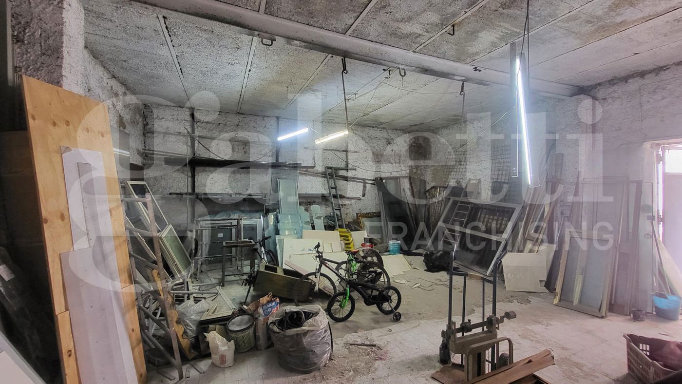 Magazzino in vendita a Napoli