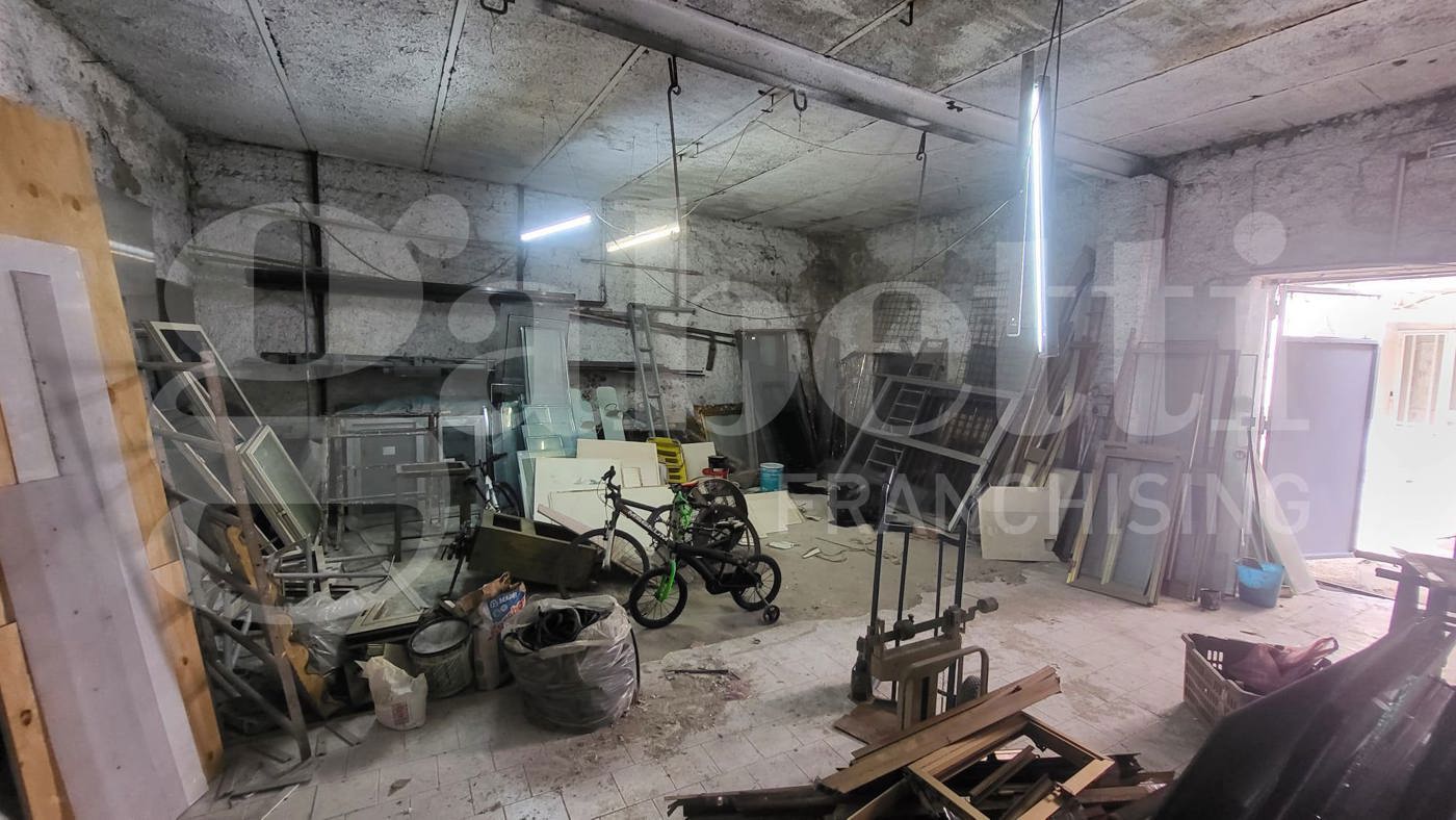 Magazzino in vendita a Napoli