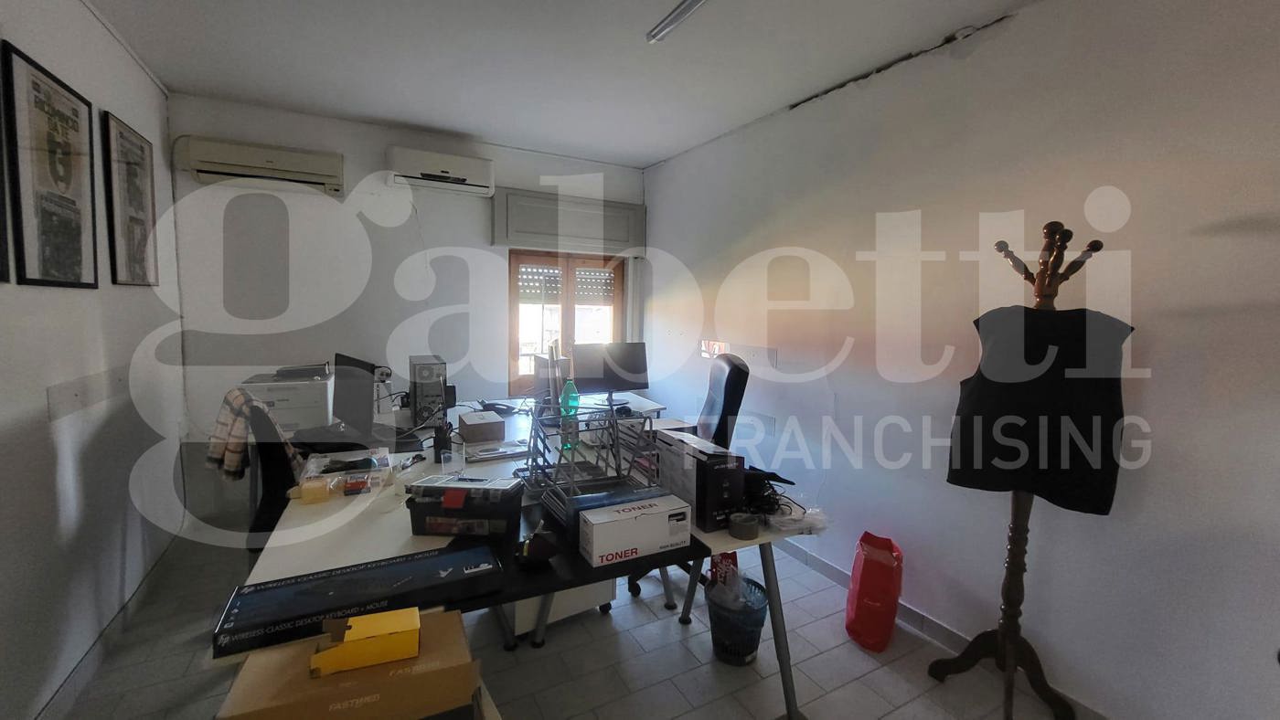 Ufficio in affitto a Pozzuoli