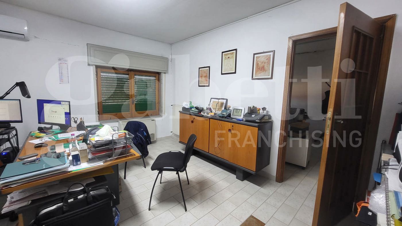 Ufficio in affitto a Pozzuoli