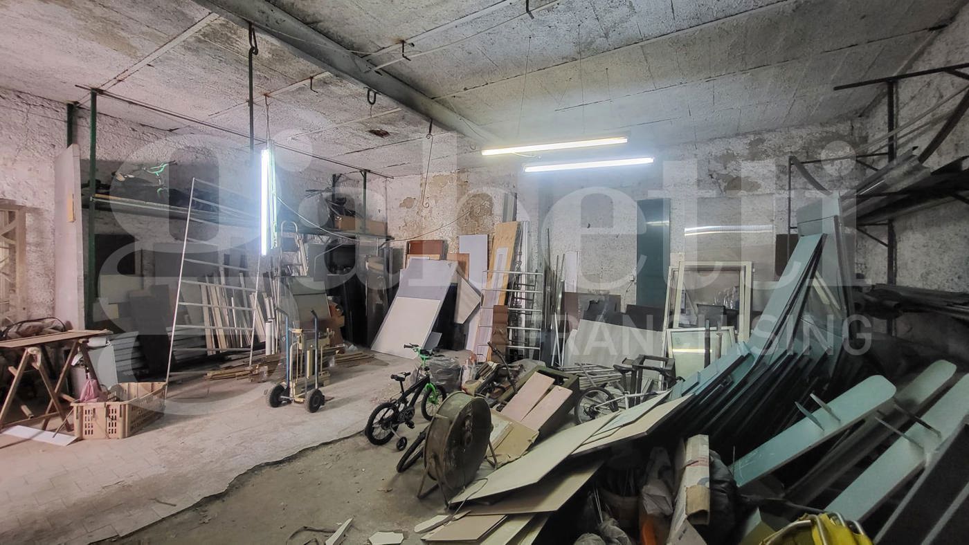 Magazzino in vendita a Napoli