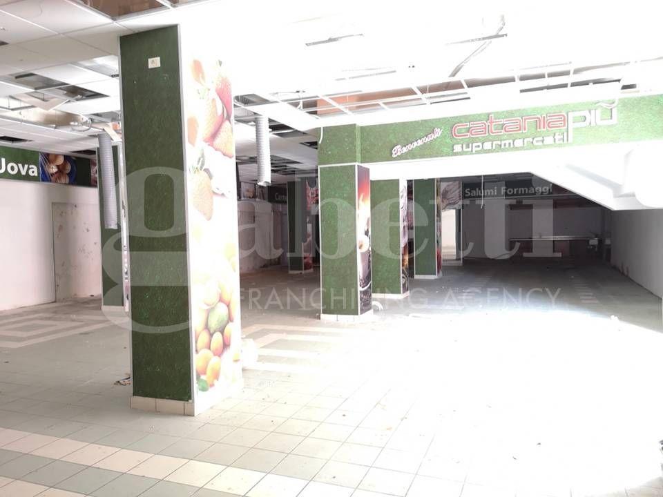 Magazzino in vendita a Napoli