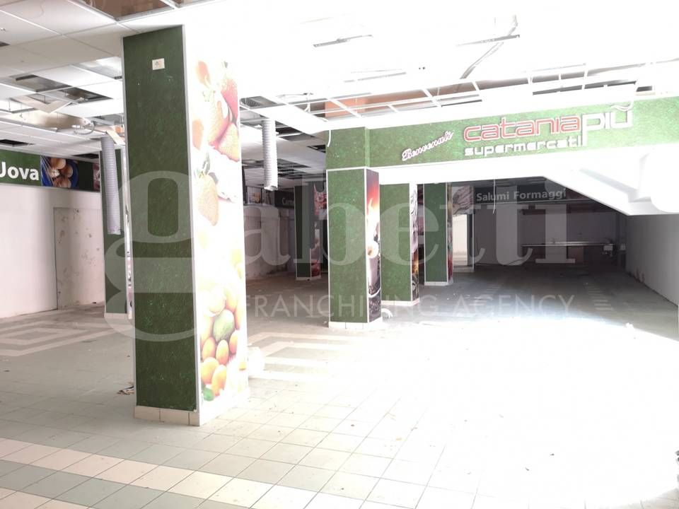 Magazzino in vendita a Napoli