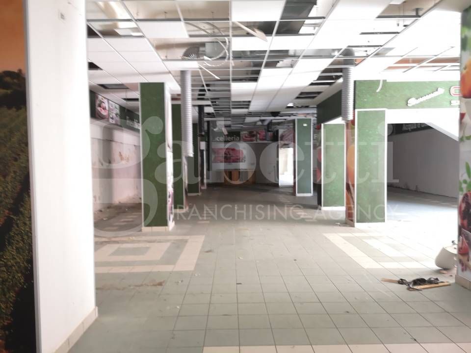 Magazzino in vendita a Napoli