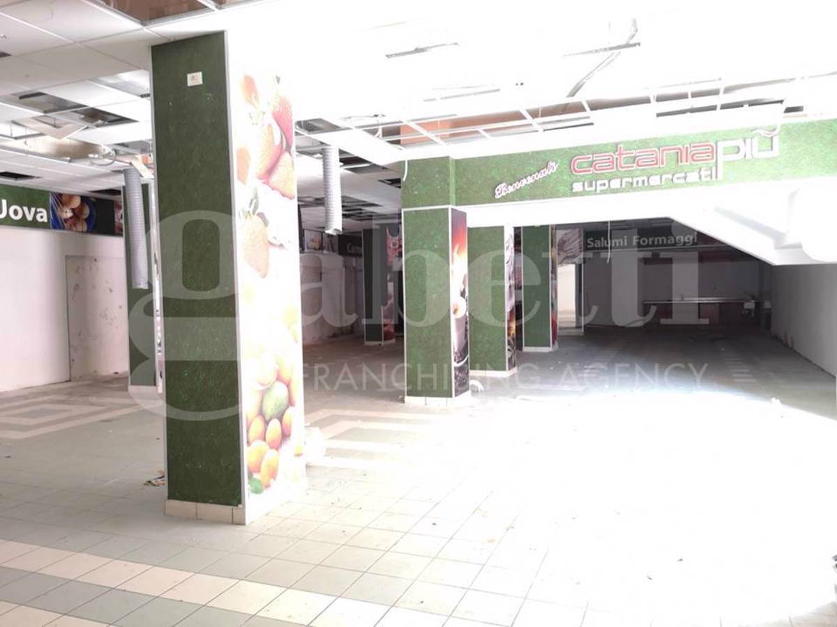 Magazzino in affitto a Napoli