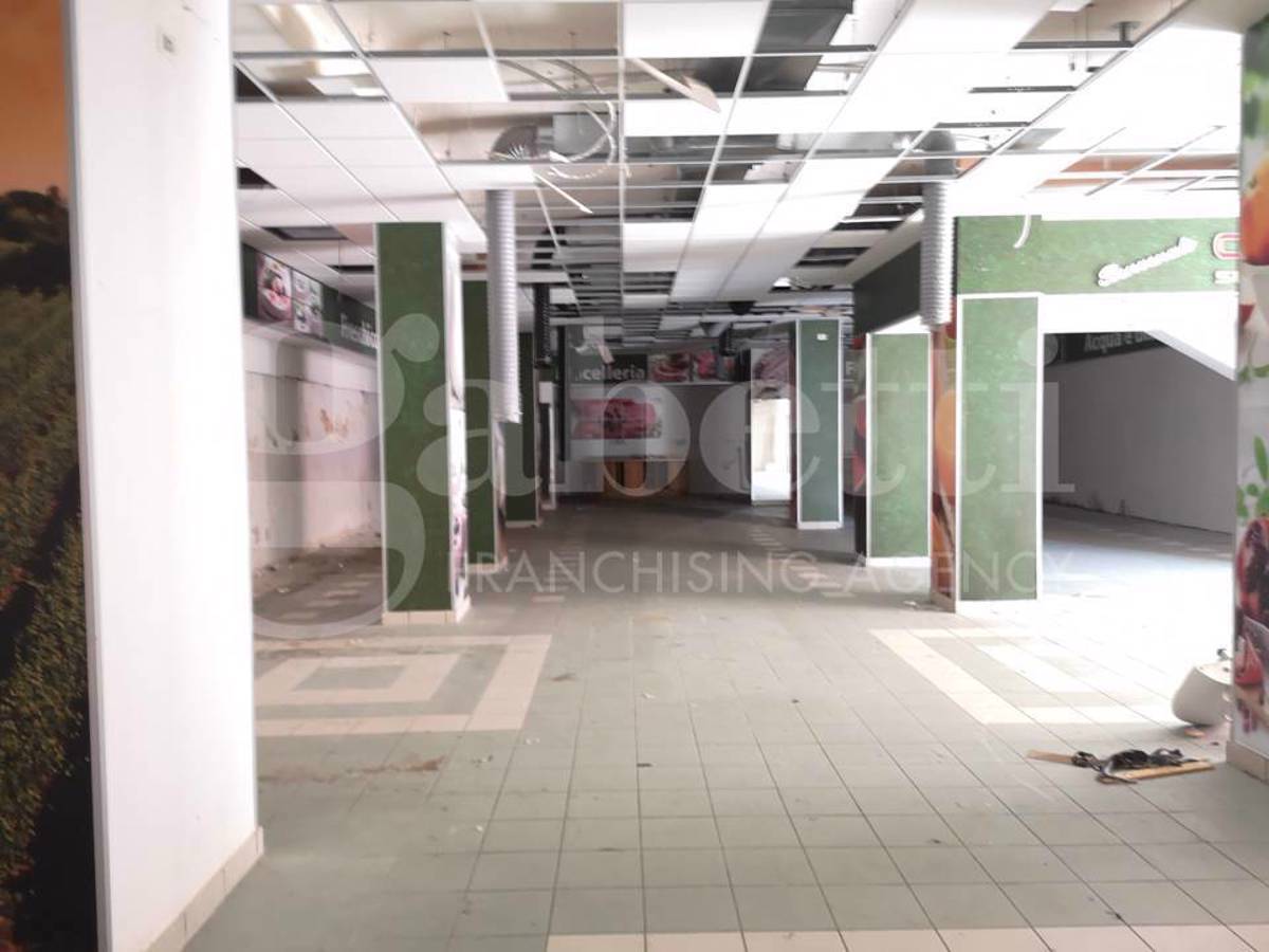 Magazzino in affitto a Napoli