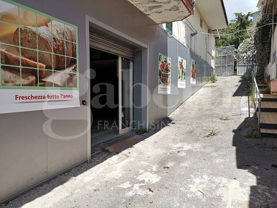 Magazzino in affitto a Napoli