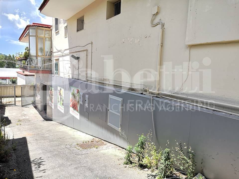 Magazzino in affitto a Napoli
