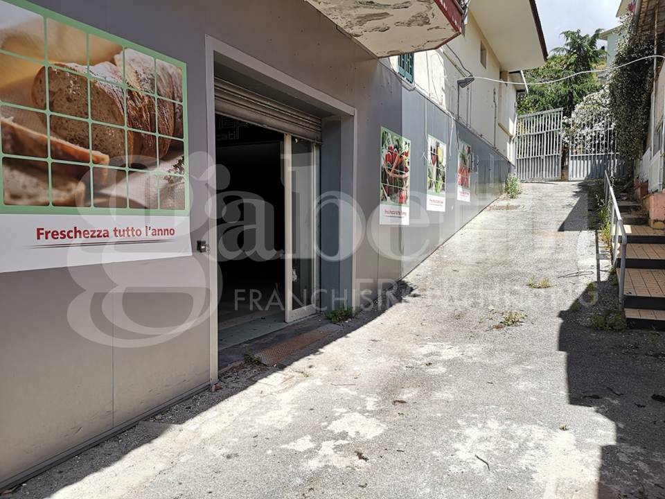 Magazzino in affitto a Napoli
