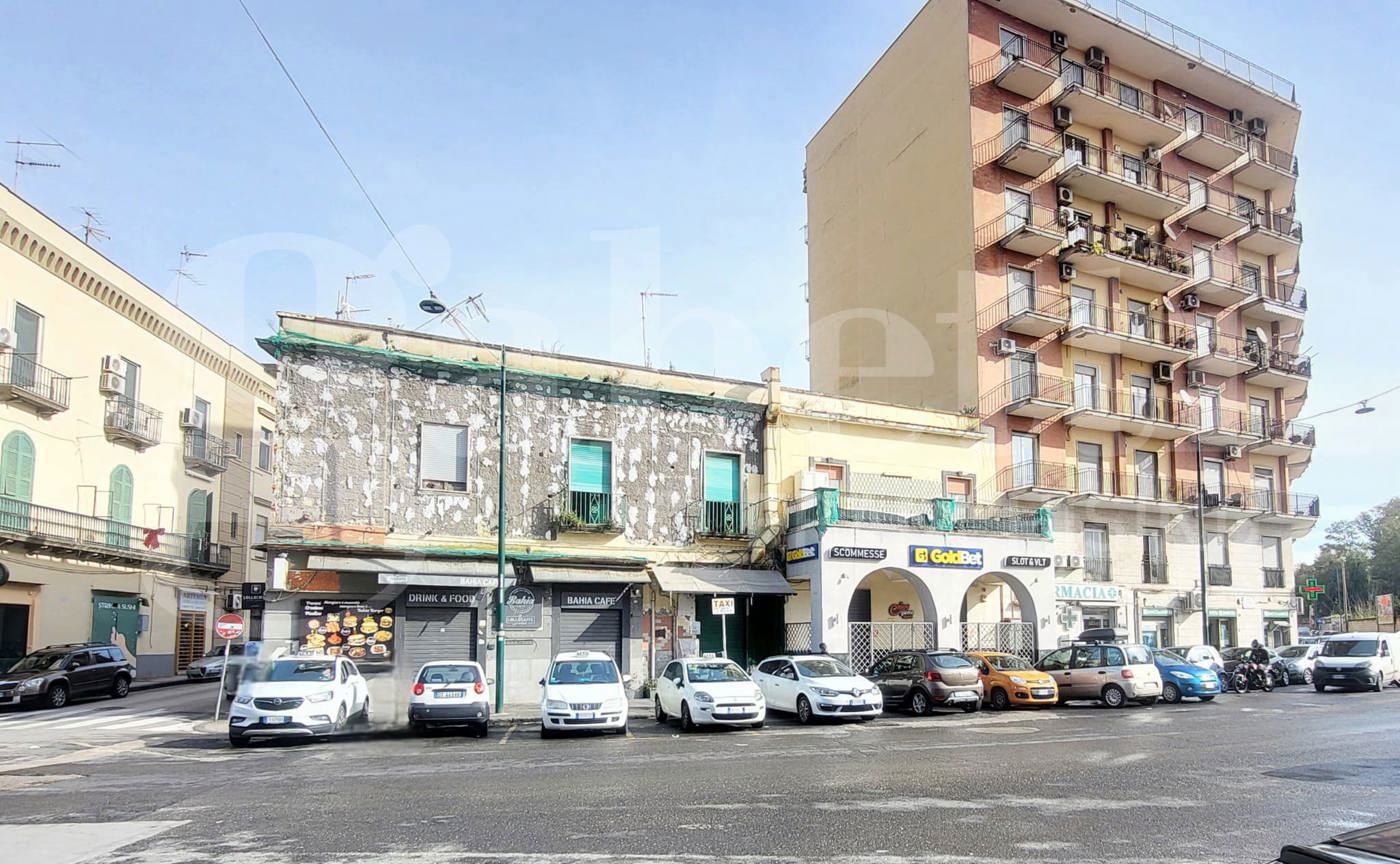 Stabile/Palazzo in vendita a Napoli