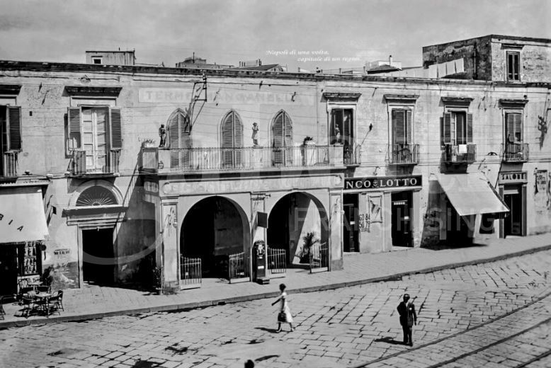 Stabile/Palazzo in vendita a Napoli