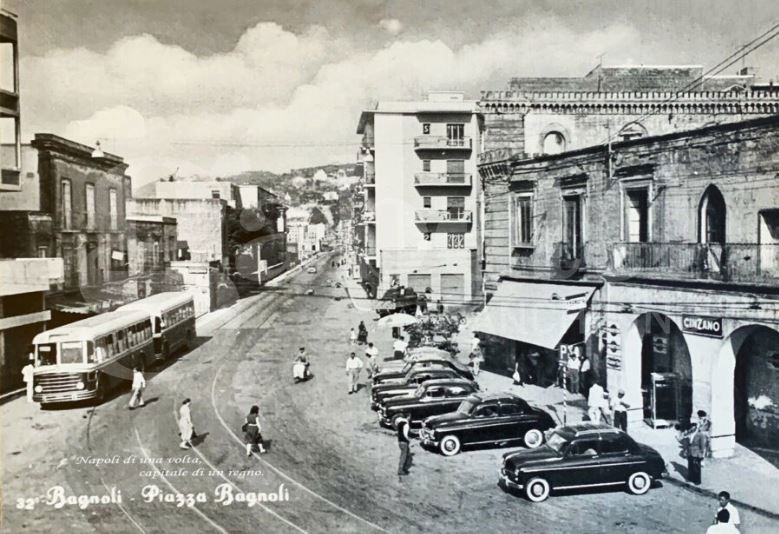 Stabile/Palazzo in vendita a Napoli