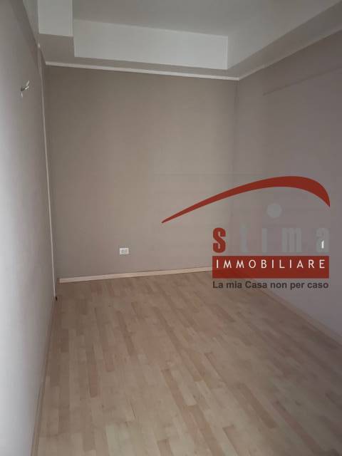 Locale commerciale in vendita a Siracusa, Piazza Adda