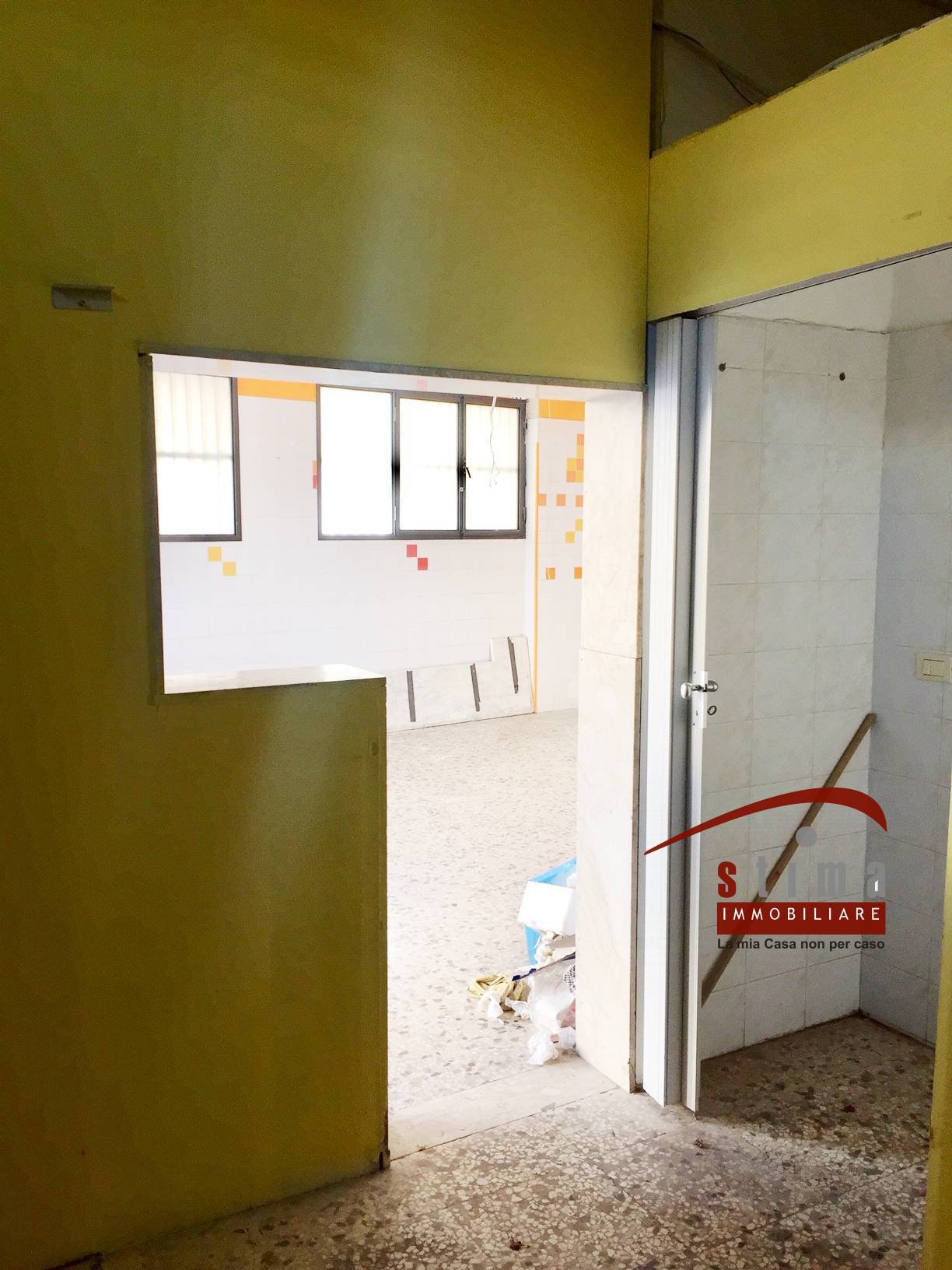 Locale commerciale in vendita a Siracusa, Umbertina