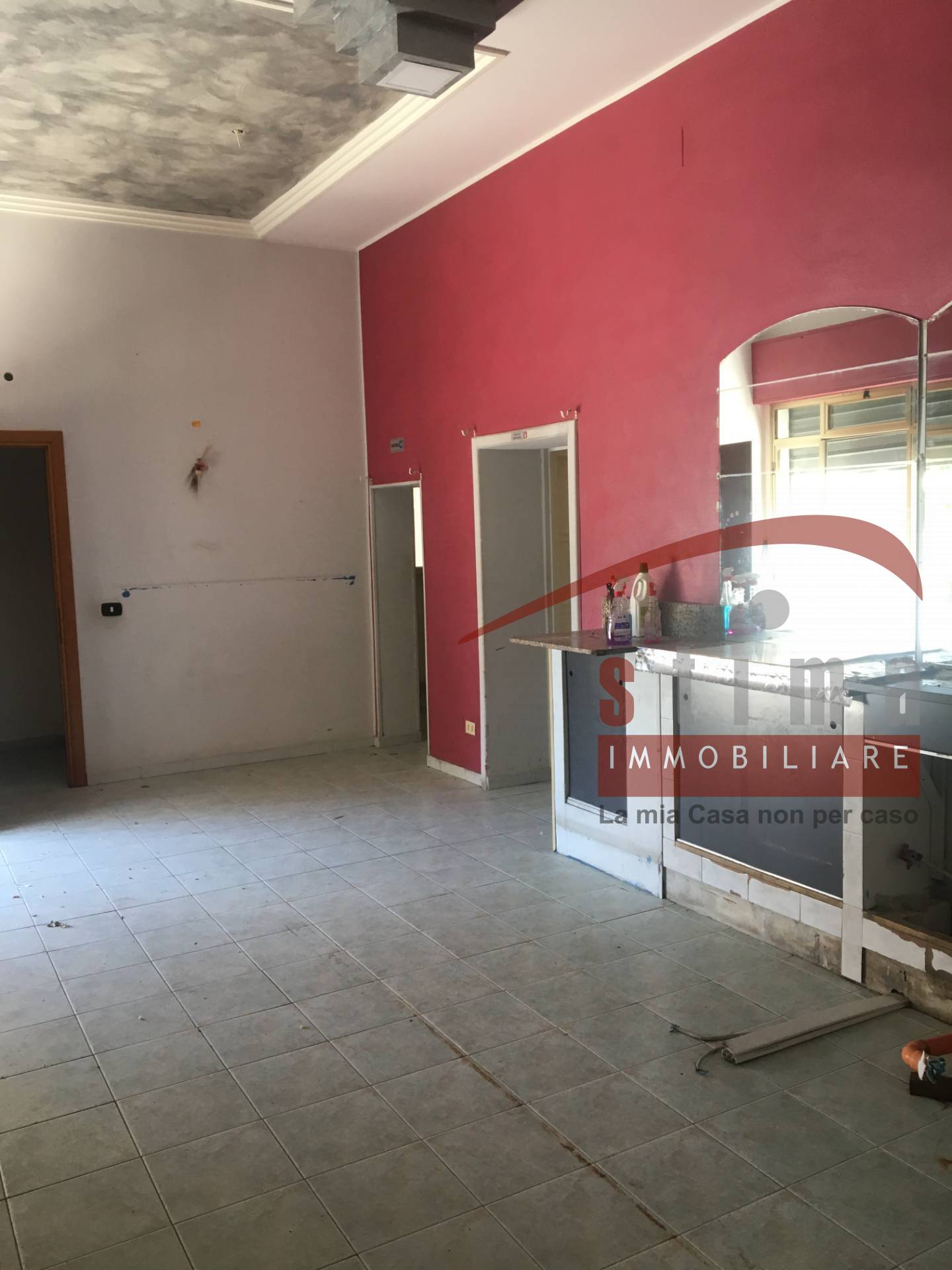 Locale commerciale in affitto a Siracusa, Teocrito