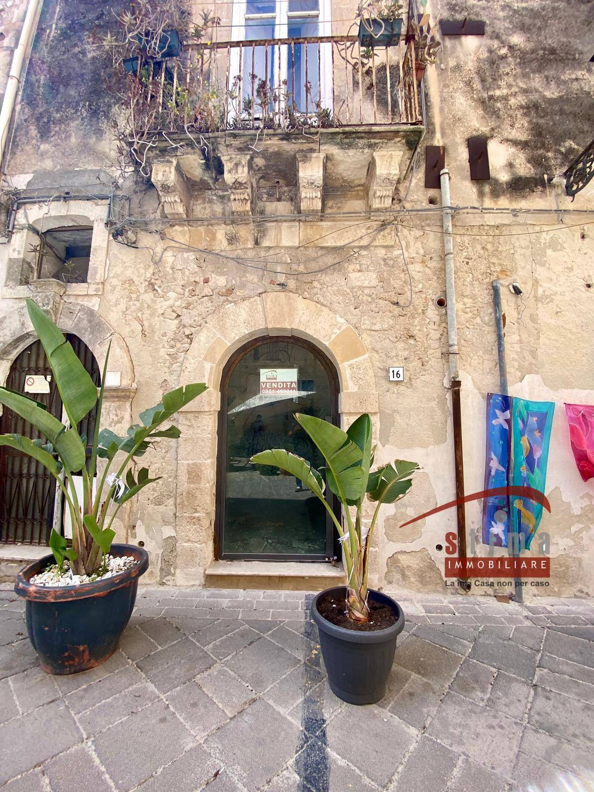 Basso in vendita a Siracusa, Ortigia