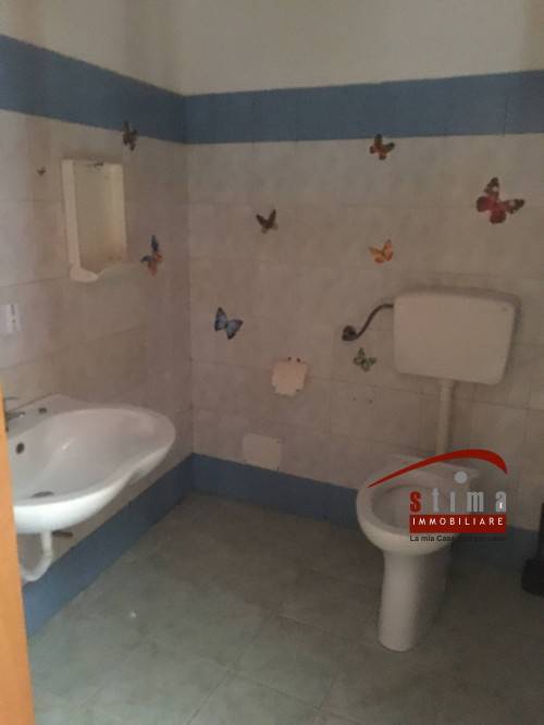 Locale commerciale in vendita a Siracusa, Borgata