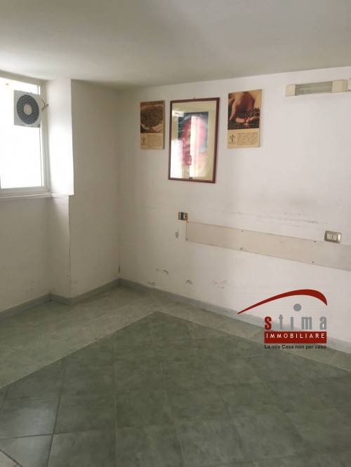 Locale commerciale in vendita a Siracusa, Borgata