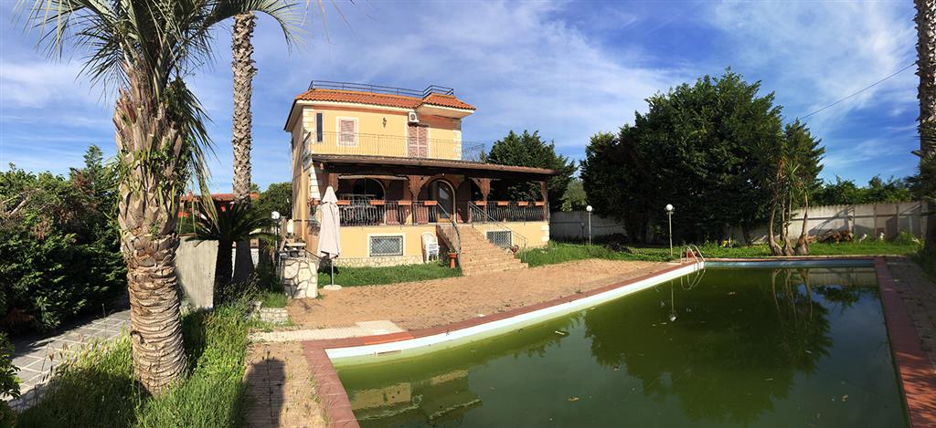 Villa con giardino in via masseria vecchia snc, Giugliano in Campania