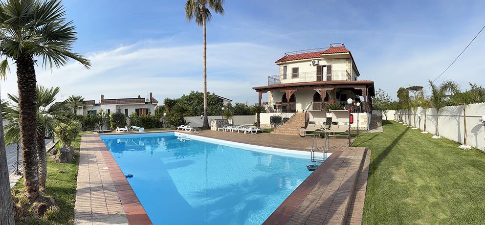 Villa con giardino in via masseria vecchia snc, Giugliano in Campania