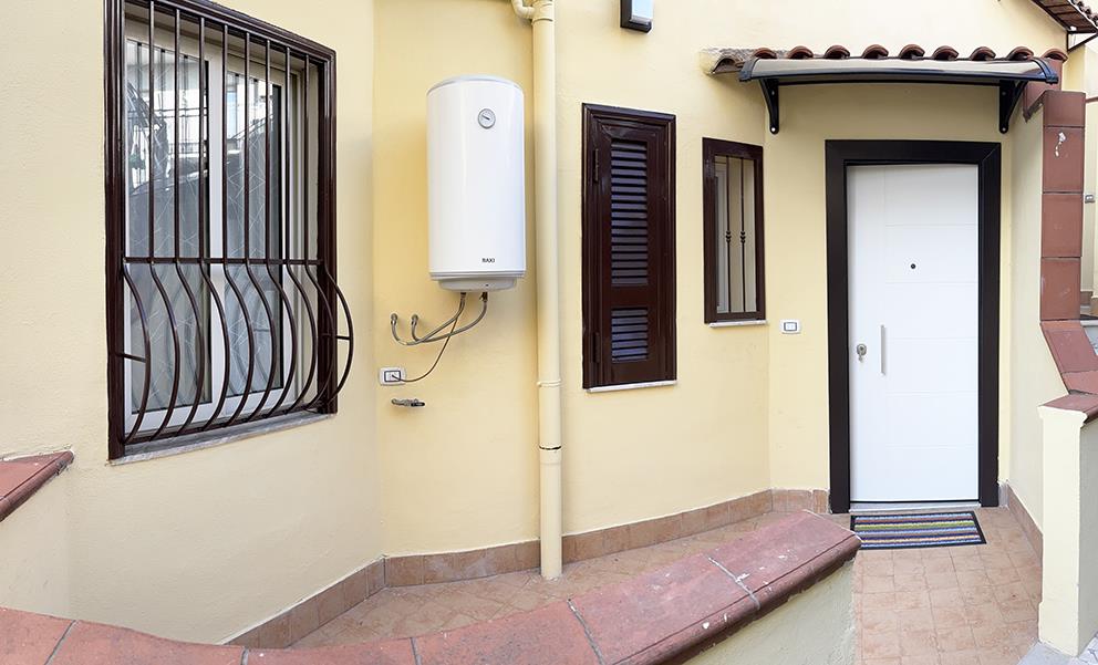 Bilocale arredato in affitto in via f. redi 12, Giugliano in Campania