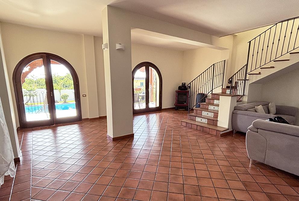 Villa con giardino in via masseria vecchia snc, Giugliano in Campania