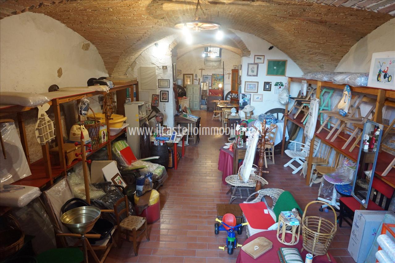 Locale commerciale in vendita a Sarteano