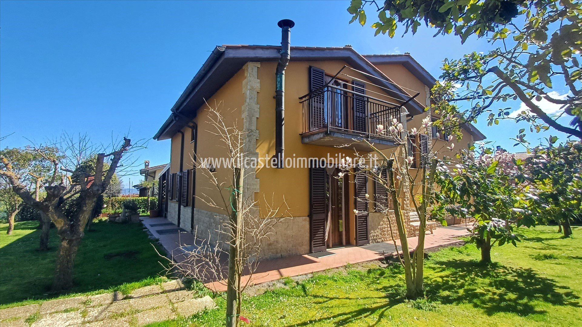 Villa con giardino a Sarteano