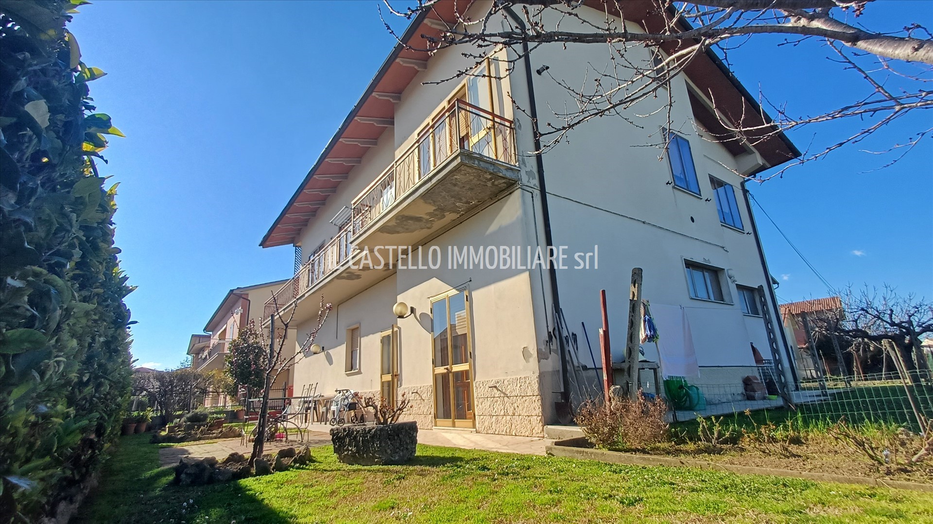 Villa con giardino a Sarteano