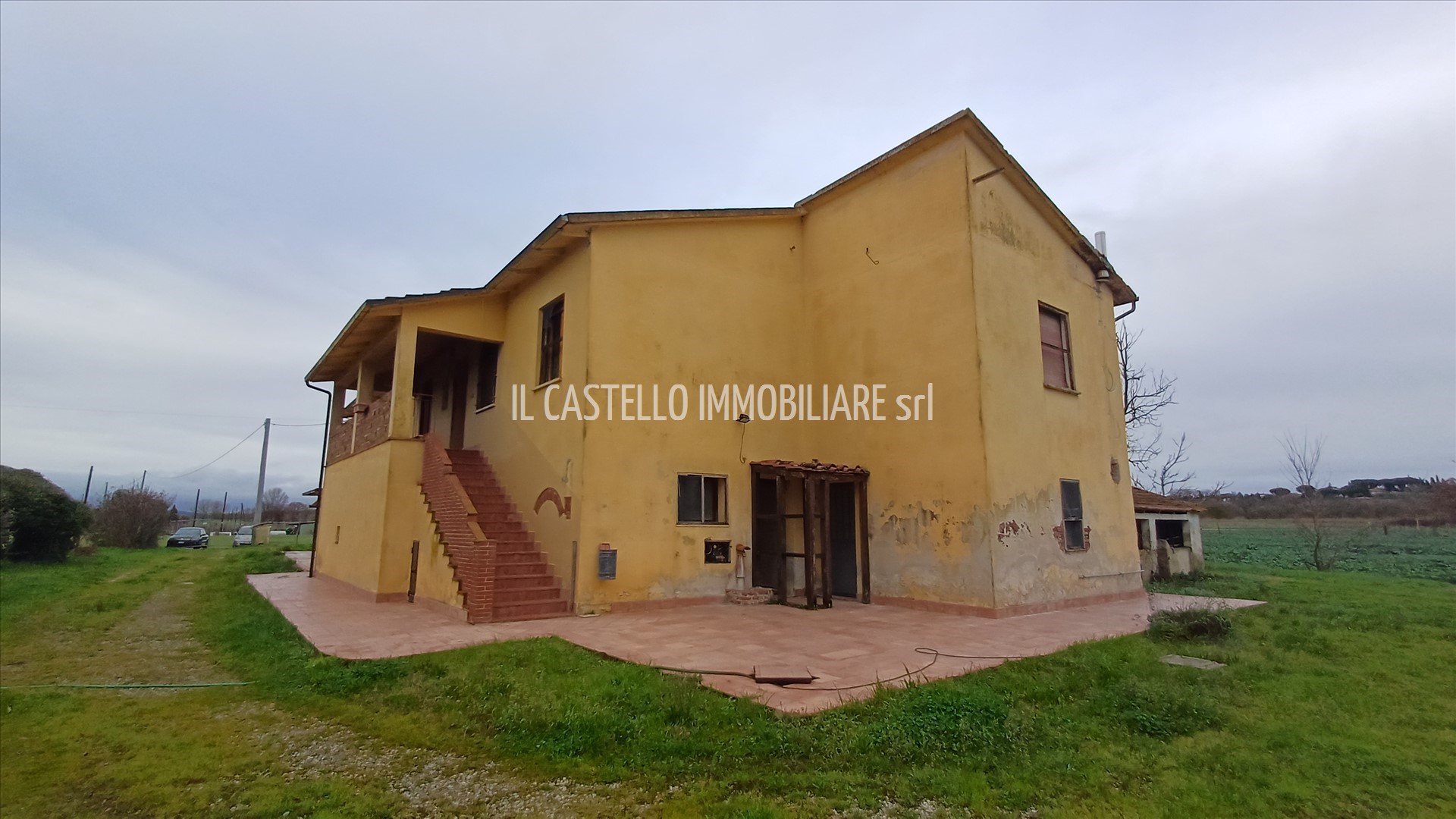 Rustico con giardino a Torrita di Siena